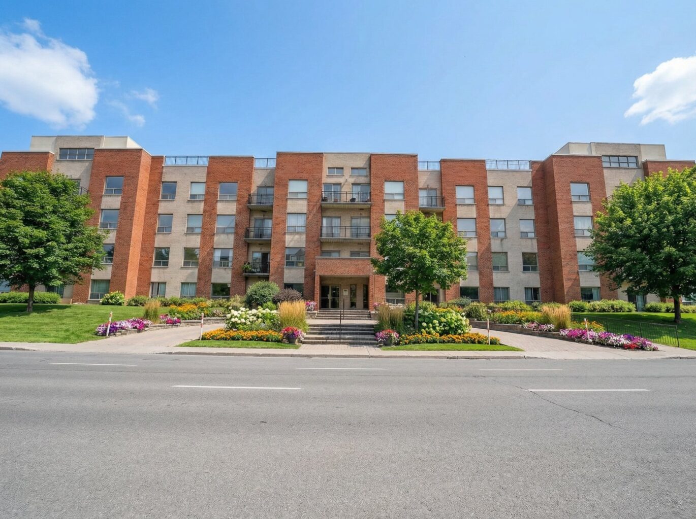 2700 Boul. de la Côte-Vertu #208 Montréal (Saint-Laurent) (Montréal)
