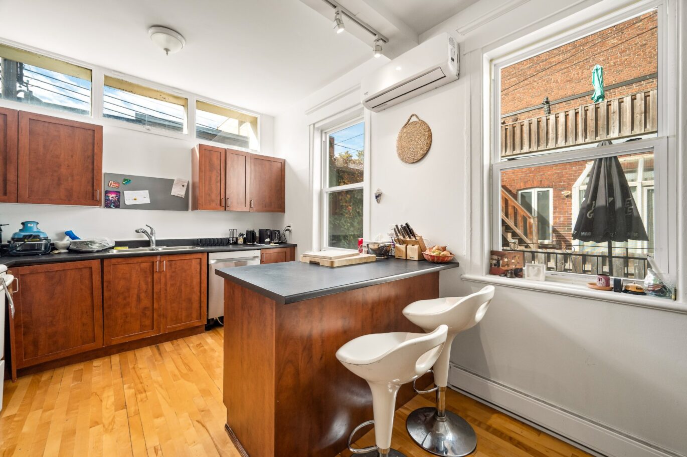 4098 – 4100 Rue St-Hubert Montréal (Le Plateau-Mont-Royal) (Montréal)